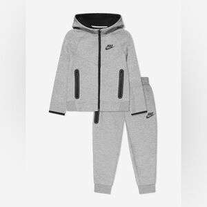 Nike Tech Gray Sweatsuit youth large